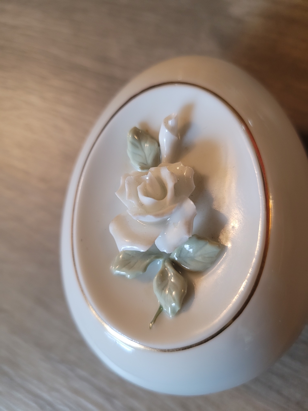 Otagiri Japanese White Porcelain Rose Accent Trinket Box with Pale Green Leaves